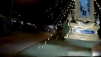 Предположительно, пьяный иностранец перевернул Mercedes-Benz в Чонбури