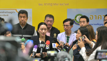 Предупреждения в текстовых сообщениях "занимали слишком много времени", - говорит Паэтонгтарн