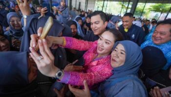 Премьер-министр защищает долговое предложение Таксина