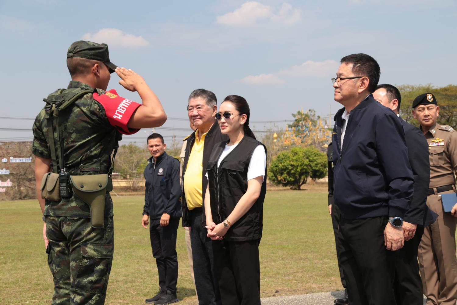 Премьер-министр посетил Sa Kaeo в рамках кампании по борьбе с мошенничеством