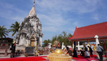 Саваннакхет организует ‘паломничества’ к тайцам