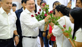 Спикер приказывает отстранить Таксина от участия в заседании