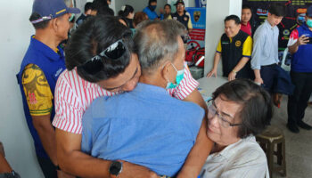 Тайские члены экипажа, освобожденные Мьянмой, возвращаются домой после помилования