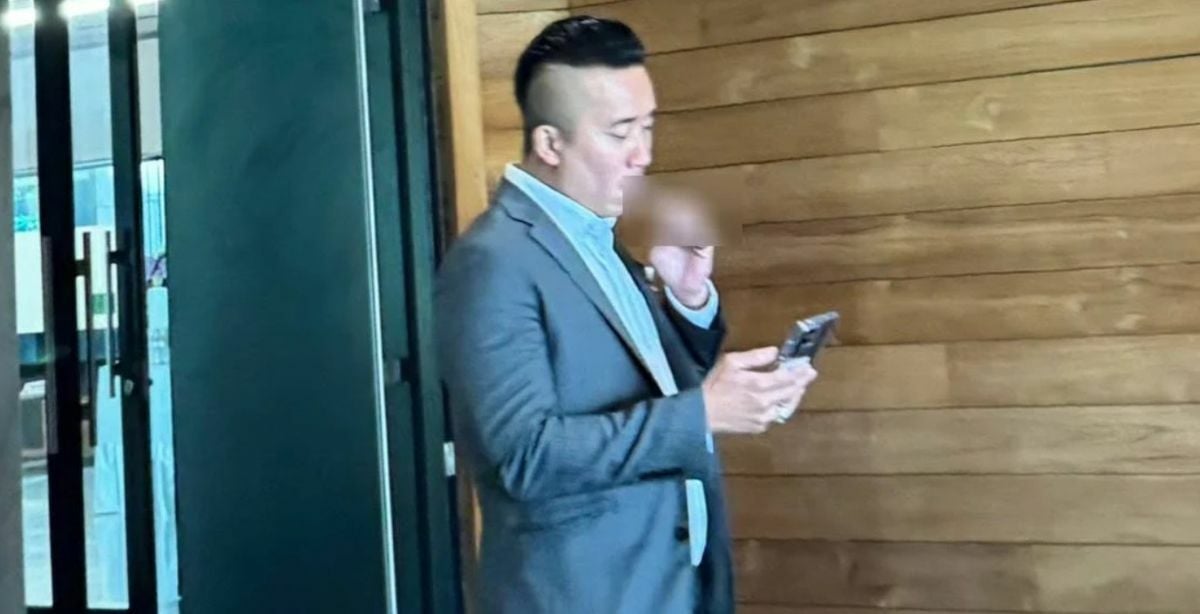 Тайский депутат находится под пристальным вниманием из-за курения электронной сигареты в парламенте