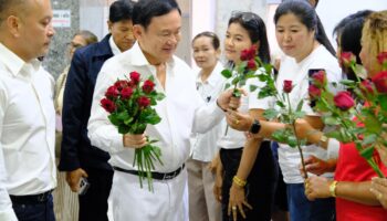 Таксин призывает к терпению в отношении проблемной экономики