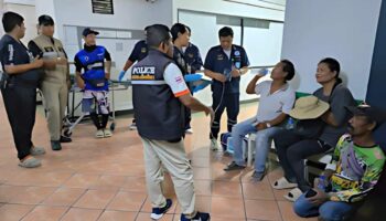 Трое рабочих больше часа провели в ловушке в лифте в Паттайе.