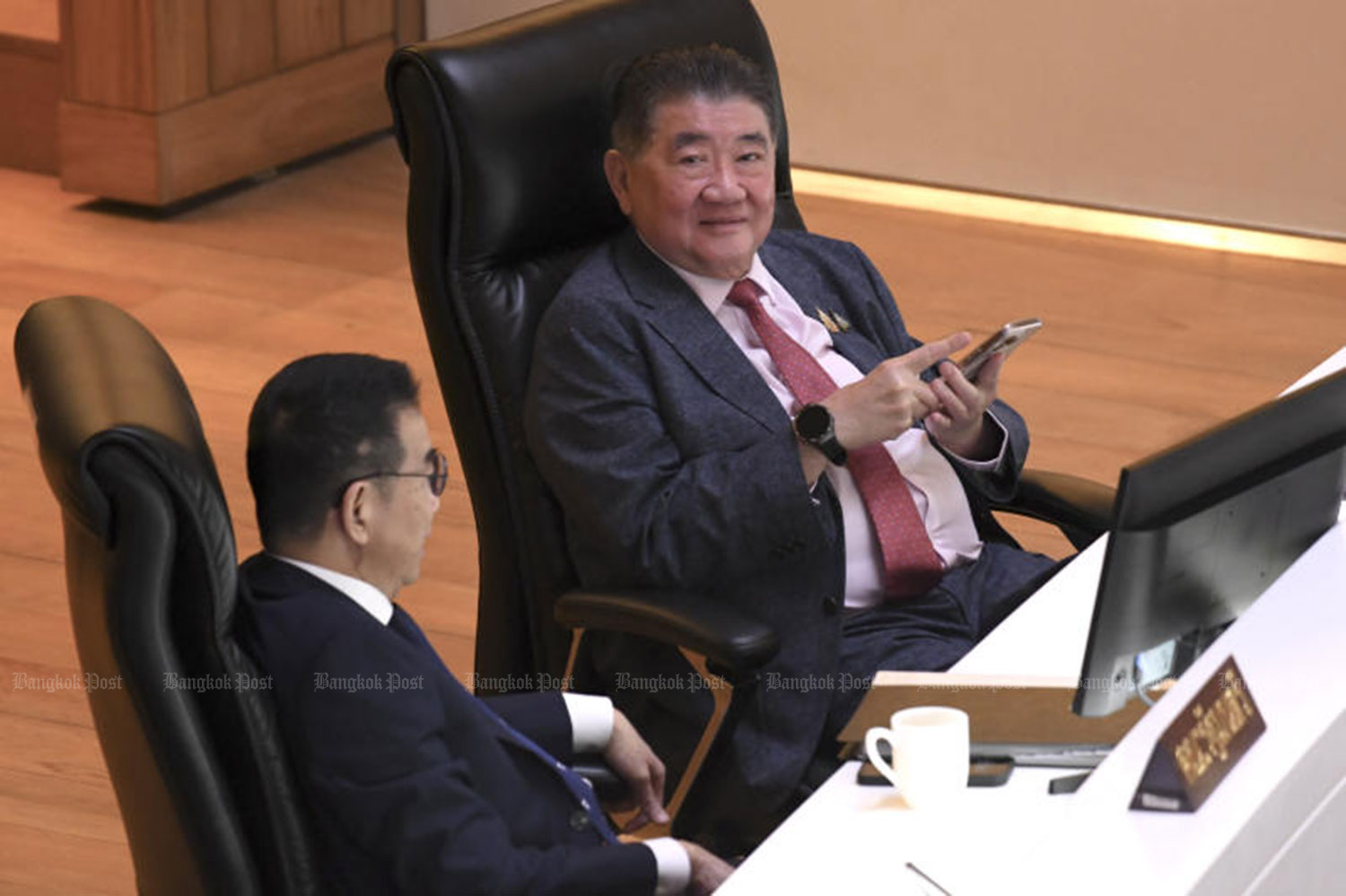 Уставный суд принял жалобу сенаторов к рассмотрению