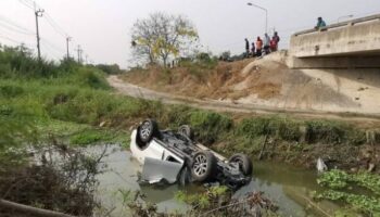 Учитель-пенсионер погиб в аварии на канале, жену спас фермер