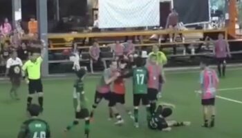 Футболист, пострадавший в жестоком матче, добивается справедливости в Самут Пракан (видео)