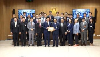 Ходатайство о недоверии отклонено из-за ссылки на Таксина