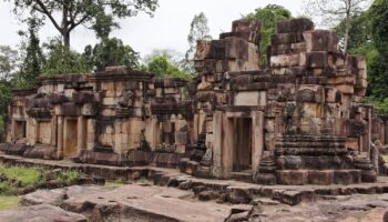 Храм в Сурине вновь открывается после исполнения патриотической песни.