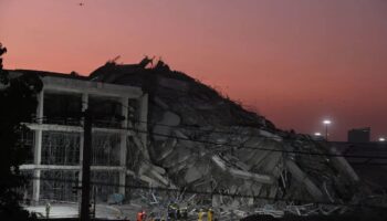 Шаткое сооружение обвинили в землетрясении в Чатучаке