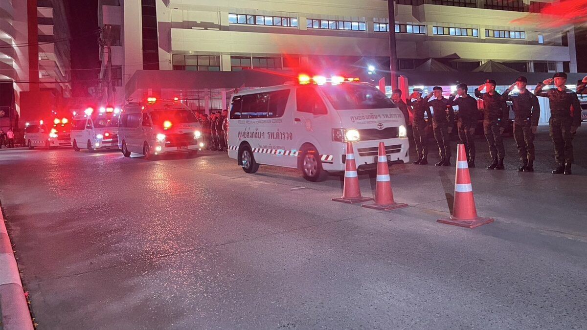 6 сотрудников полиции чествовали после авиакатастрофы в Хуахине