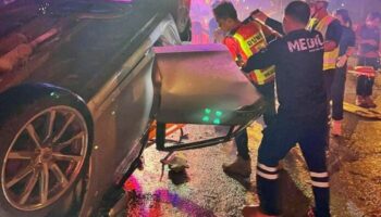 Автомобиль перевернулся в Пхаяо, водитель погиб во время фестиваля Сонгкран