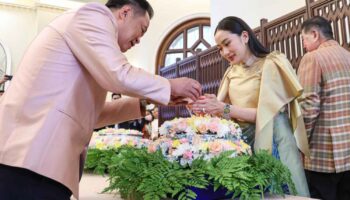 Анутин приветствует связь с Пхеу по-тайски