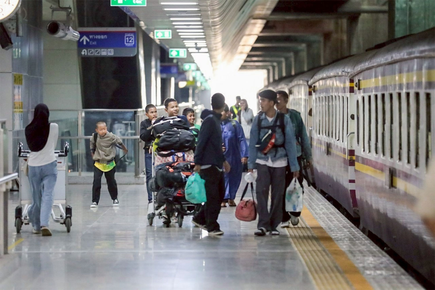 Более 570 000 пассажиров путешествуют поездами во время Сонгкрана