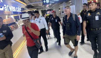 Брошенная сумка вызывает тревогу в аэропорту Таиланда 