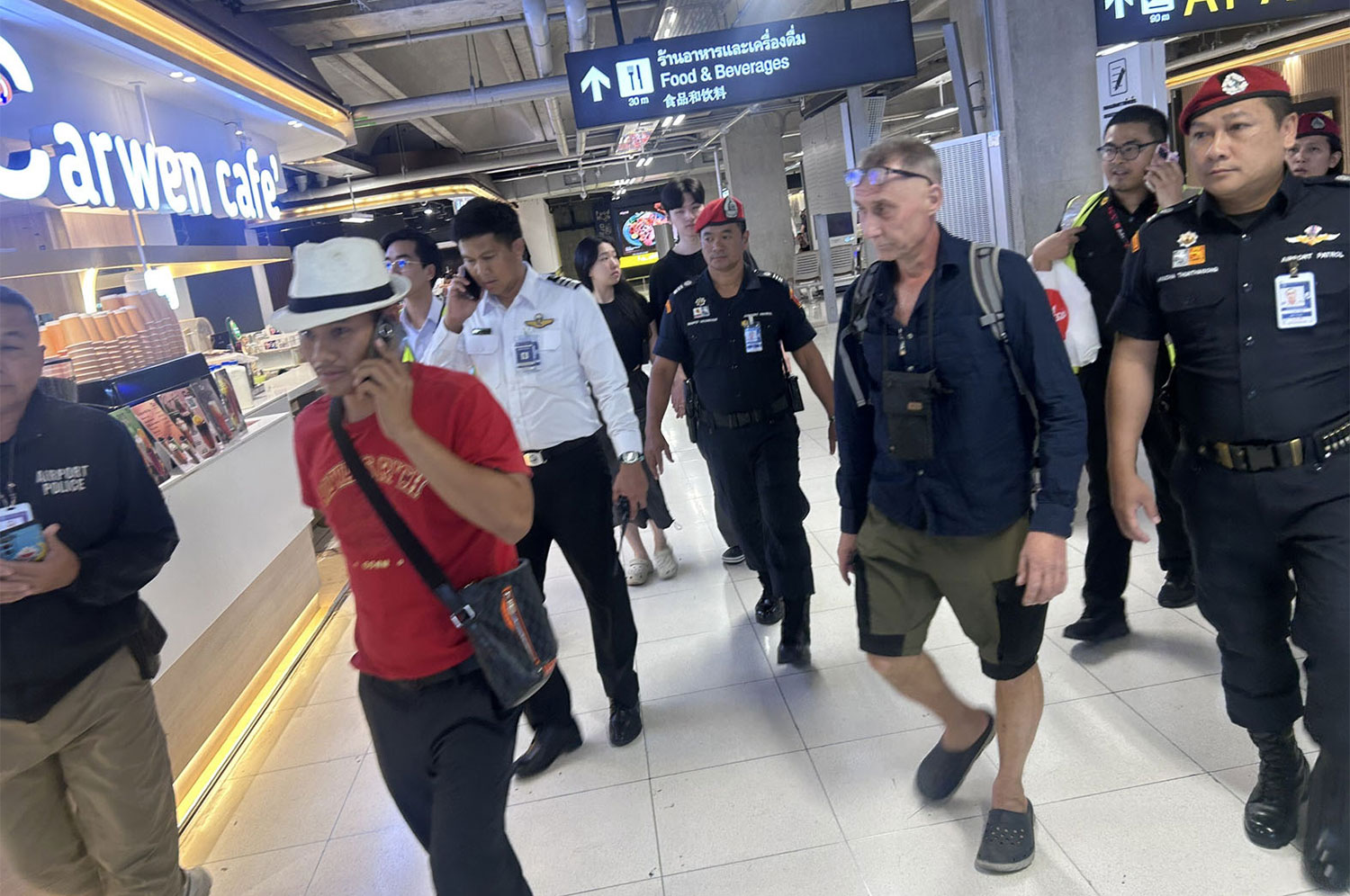 Брошенная сумка вызывает тревогу в аэропорту Таиланда 