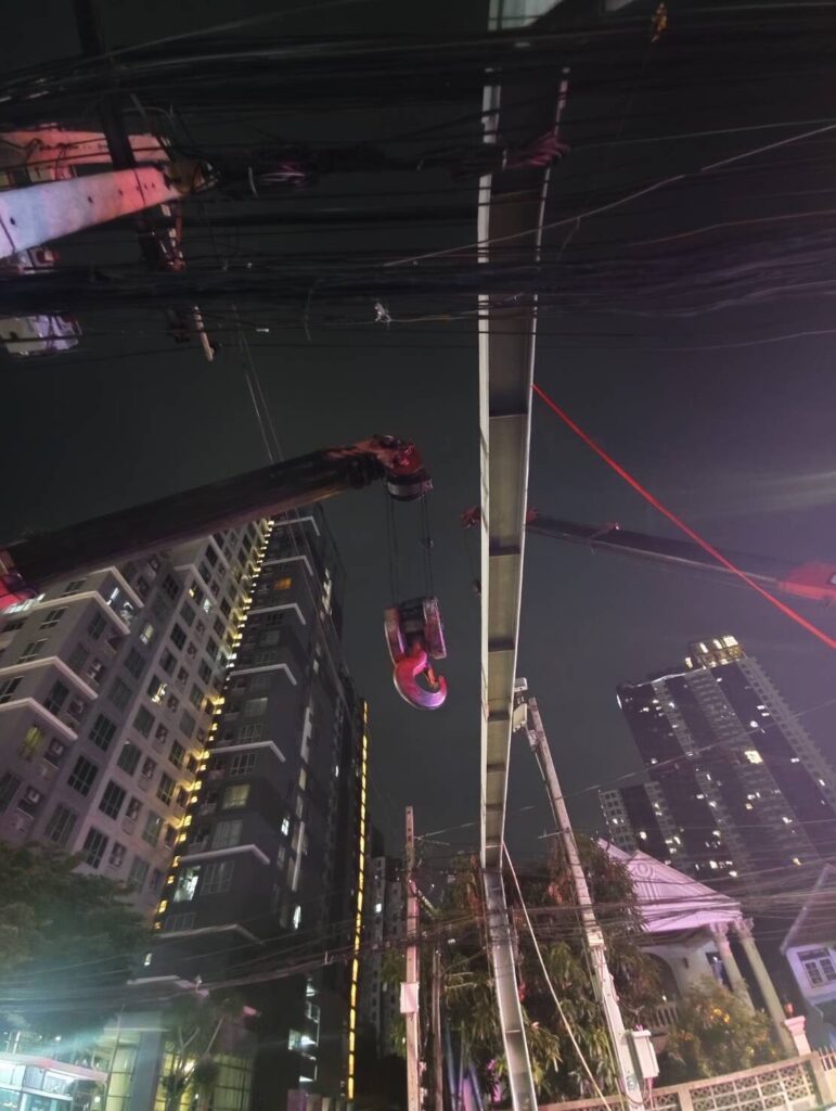 В результате аварии крана в Бангкоке пострадали двое рабочих-строителей