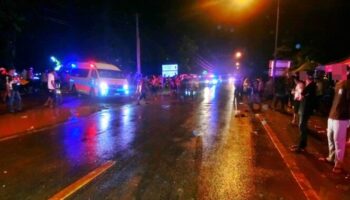 В Таиланде пикап врезался в толпу на Сонгкране, в результате чего 12 человек получили ранения