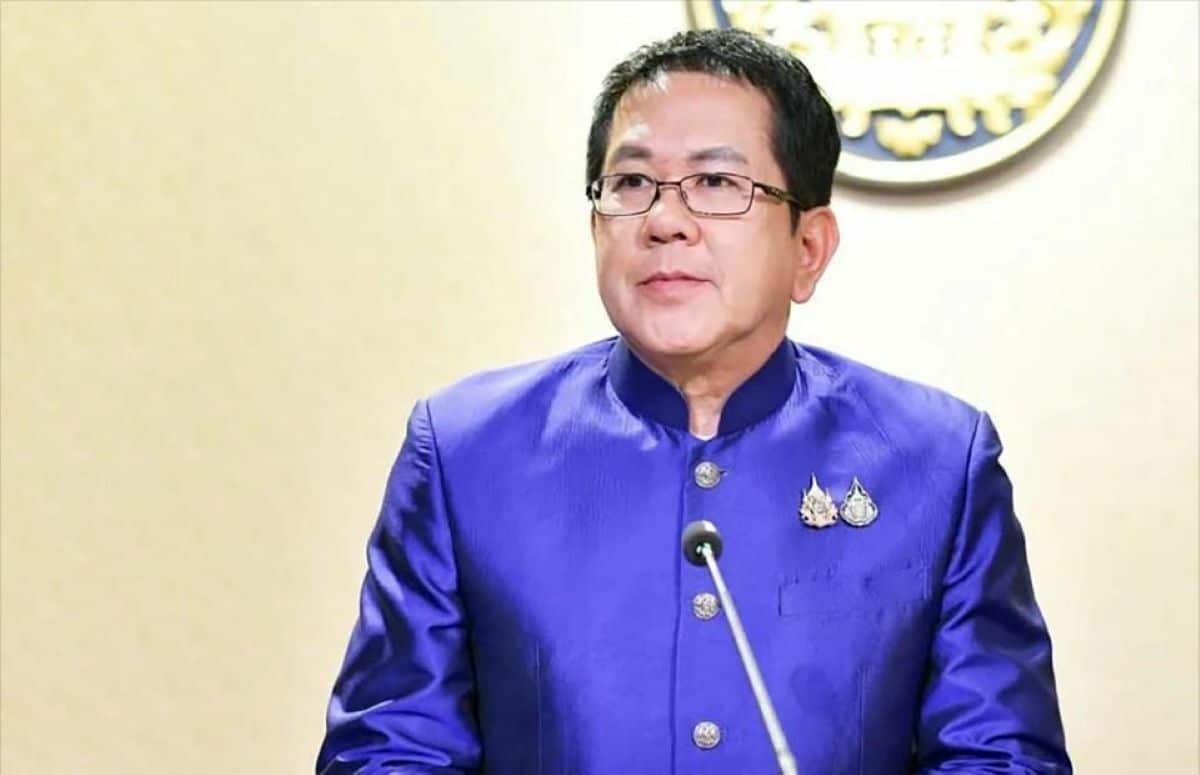 Визит премьер-министра Таиланда в Камбоджу вызвал критику