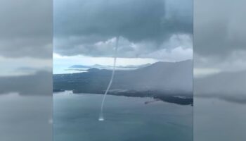 Водяной смерч у побережья Пхукета сняли с самолета