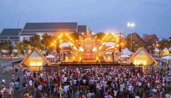 Всемирный водный фестиваль Маха Сонгкран обрушился на Бангкок