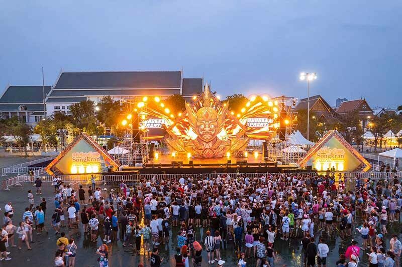 Всемирный водный фестиваль Маха Сонгкран обрушился на Бангкок