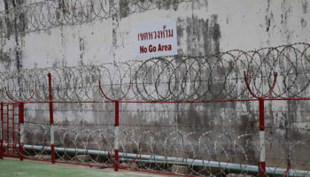 Глава НПО проверяет задержанных уйгуров