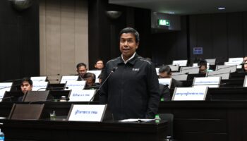 Губернатор Бангкока столкнулся с членом городского совета из-за обрушившегося здания