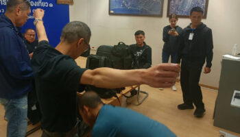 Двое китайцев арестованы за кражи в самолете, летевшем в Бангкок