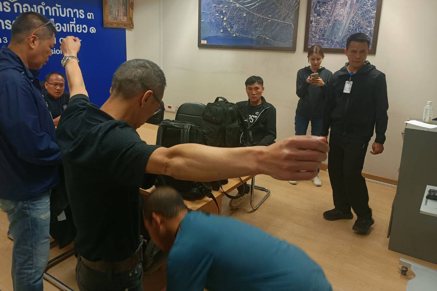 Двое китайцев арестованы за кражи в самолете, летевшем в Бангкок