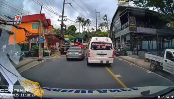 Задержавшему скорую помощь таксисту предъявили обвинения после смерти пациента