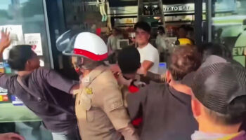 Иностранцы оштрафованы на 15 000 бат после нападения на тайского гонщика в Паттайе