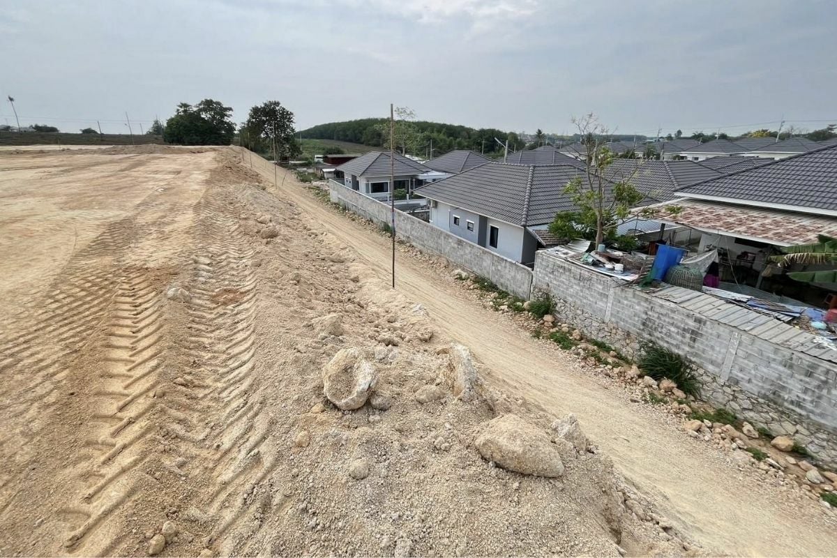 Местные жители района пострадали от загрязнения окружающей среды и наводнения в результате незаконного заполнения земельных участков