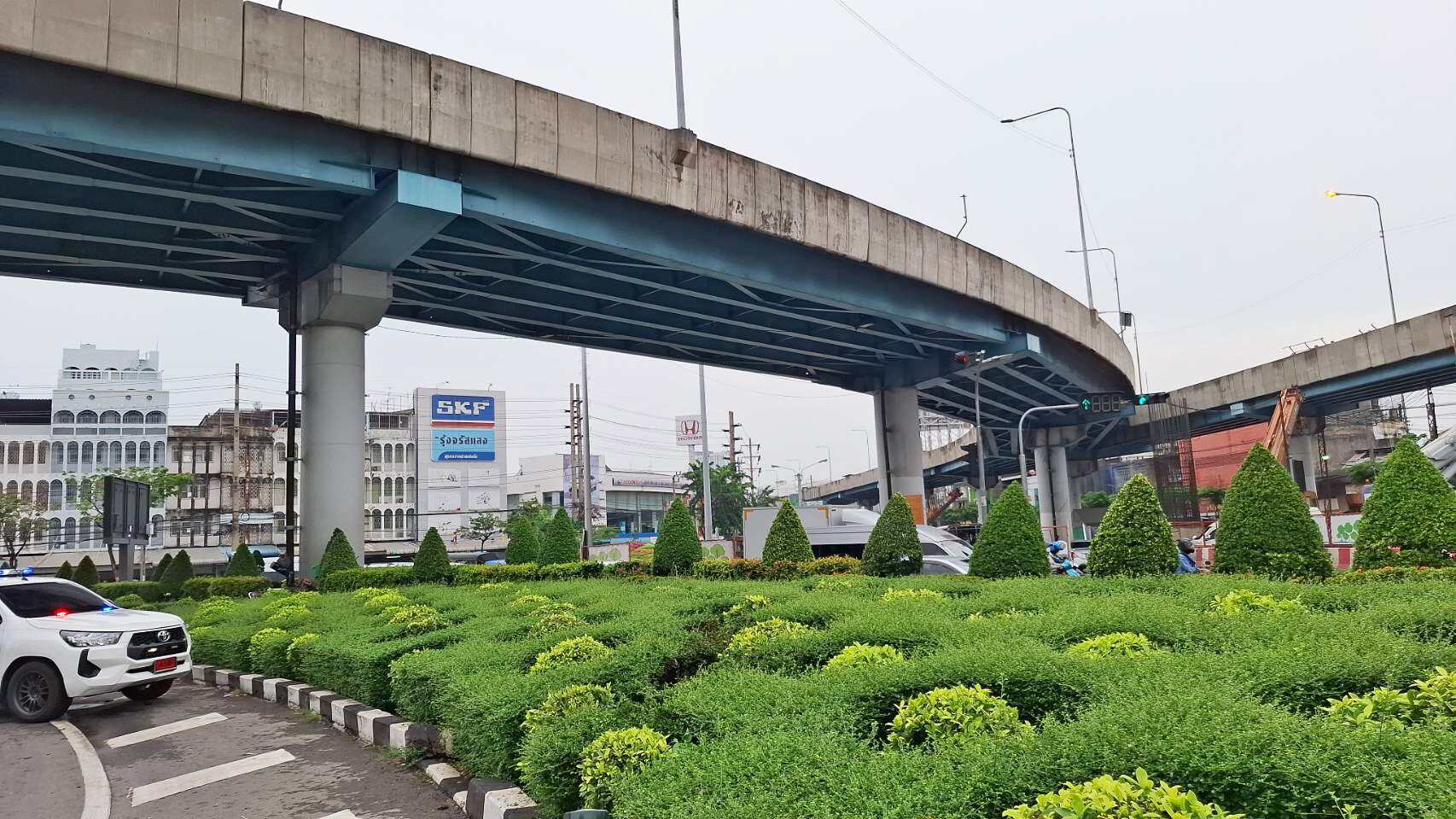 Мотоциклист погиб в результате трагического наезда на эстакаду в Бангкоке