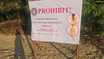 На острове, где проходит вечеринка в честь полнолуния, в Таиланде установили таблички "Обнажение в общественных местах запрещено"