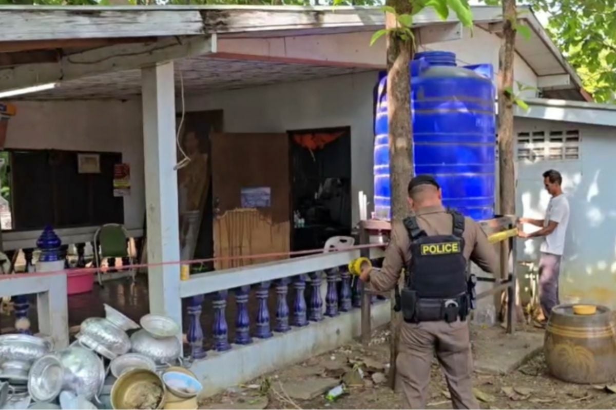 Накачанный наркотиками гей арестован после того, как ударил монка ножом и поджег его