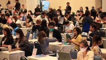 Неплательщикам студенческих кредитов в Таиланде грозит сокращение зарплаты на 3000 бат