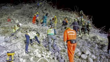 Официальное число погибших на месте обрушения в Бангкоке достигло 44 человек