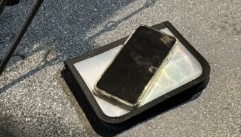 Подросток стал вором после кражи мобильного телефона на пирсе Паттайи