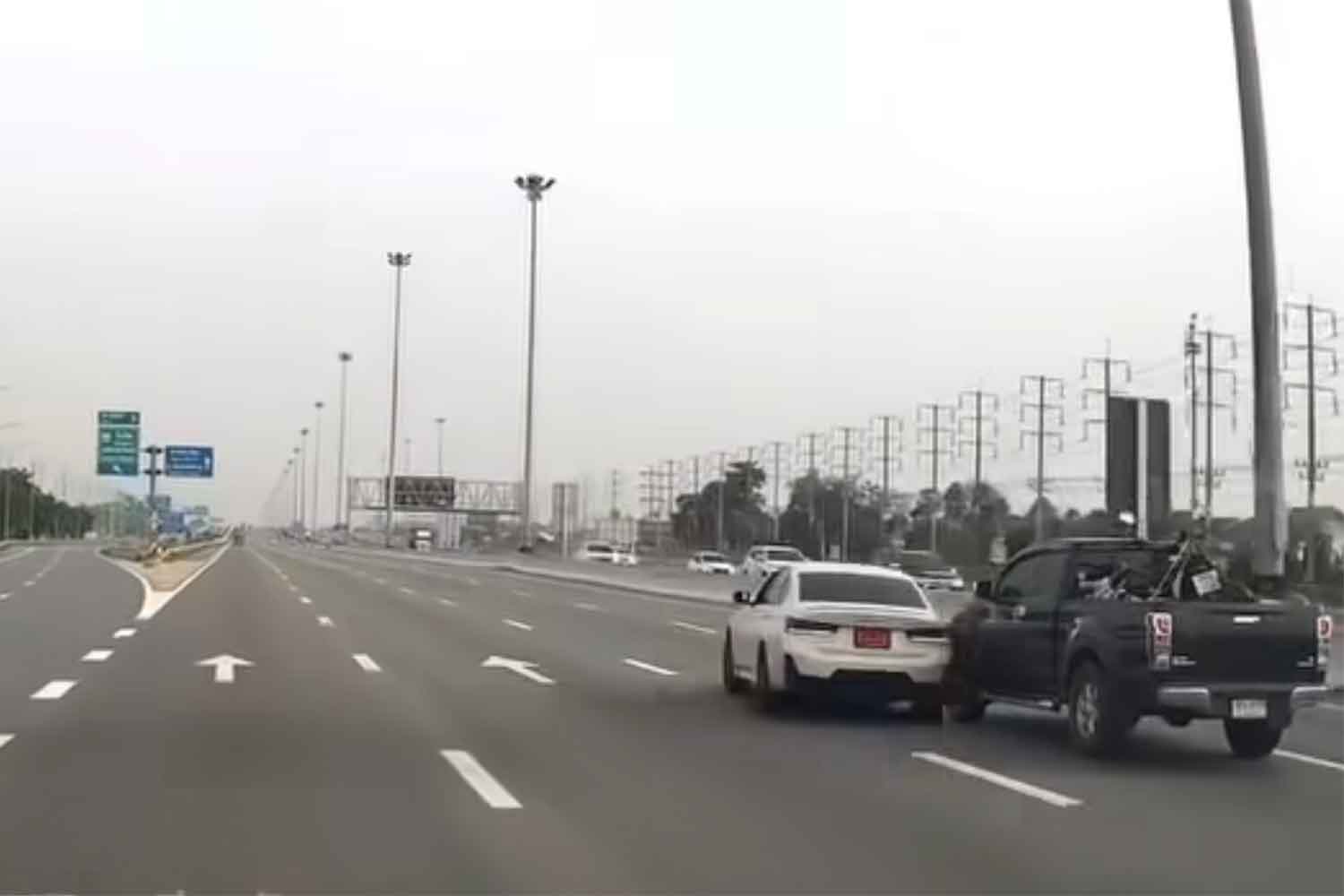 Пожилая пара пострадала, когда BMW молодого политика врезался в пикап