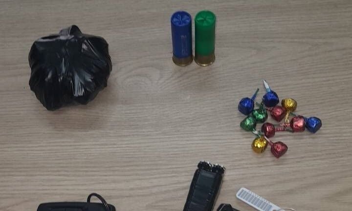 Полиция Пхукета расправляется с бандой подростков с помощью оружия и бомб