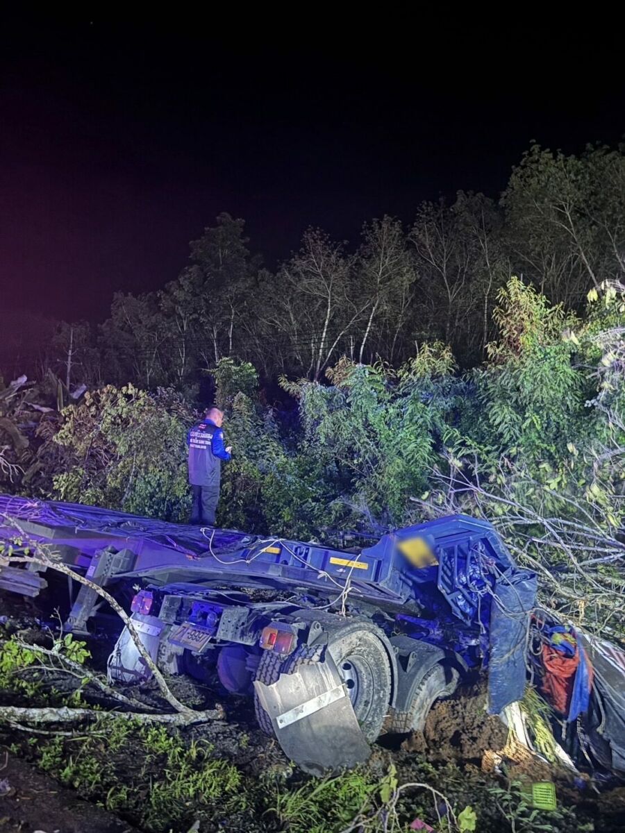 Потолочные панели раздавили водителя в смертельной аварии грузовика Phatthalung