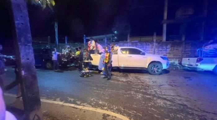 Празднование Сонгкрана в Накхонпханом на Марсе