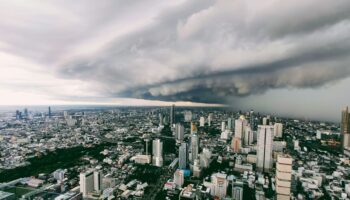 Предупреждение о грозе в 42 провинциях: отмените его