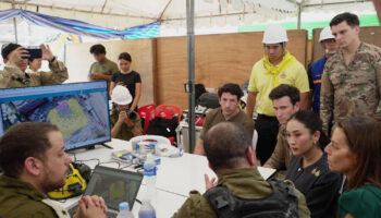 Премьер-министр клянется восстановить доверие после землетрясения