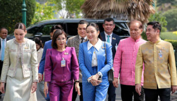 Премьер-министр направляется на северо-восток Таиланда, чтобы решить проблемы торговли, туризма и наркотиков