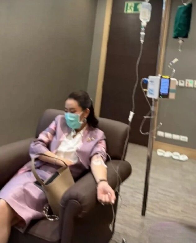 Премьер-министр Паэтонгтарн покидает больницу после выздоровления от лихорадки