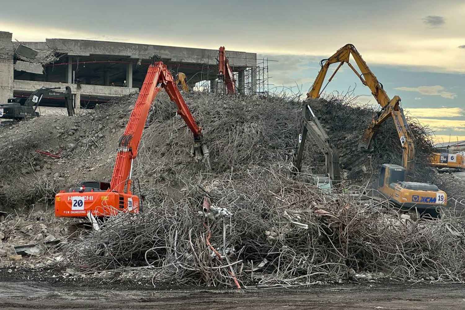 Продолжаются испытания образцов стали, взятых на месте обрушения Бангкокской башни